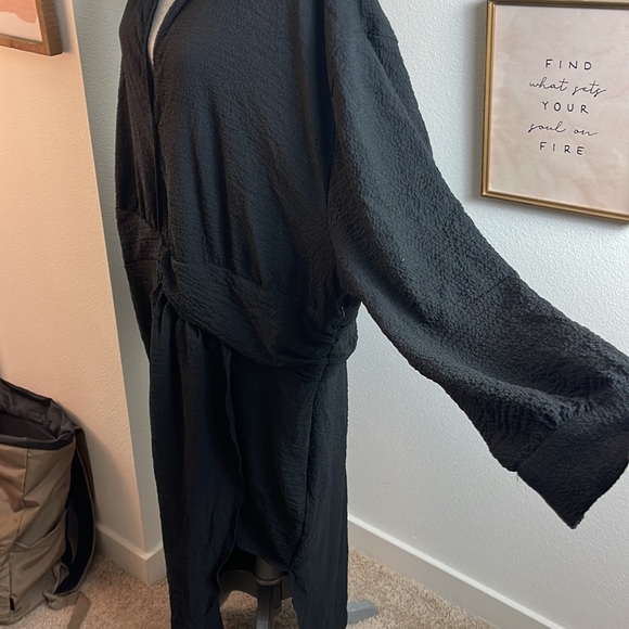 Prettylittlething black dress 
Plus size with tags - Picture 5 of 8